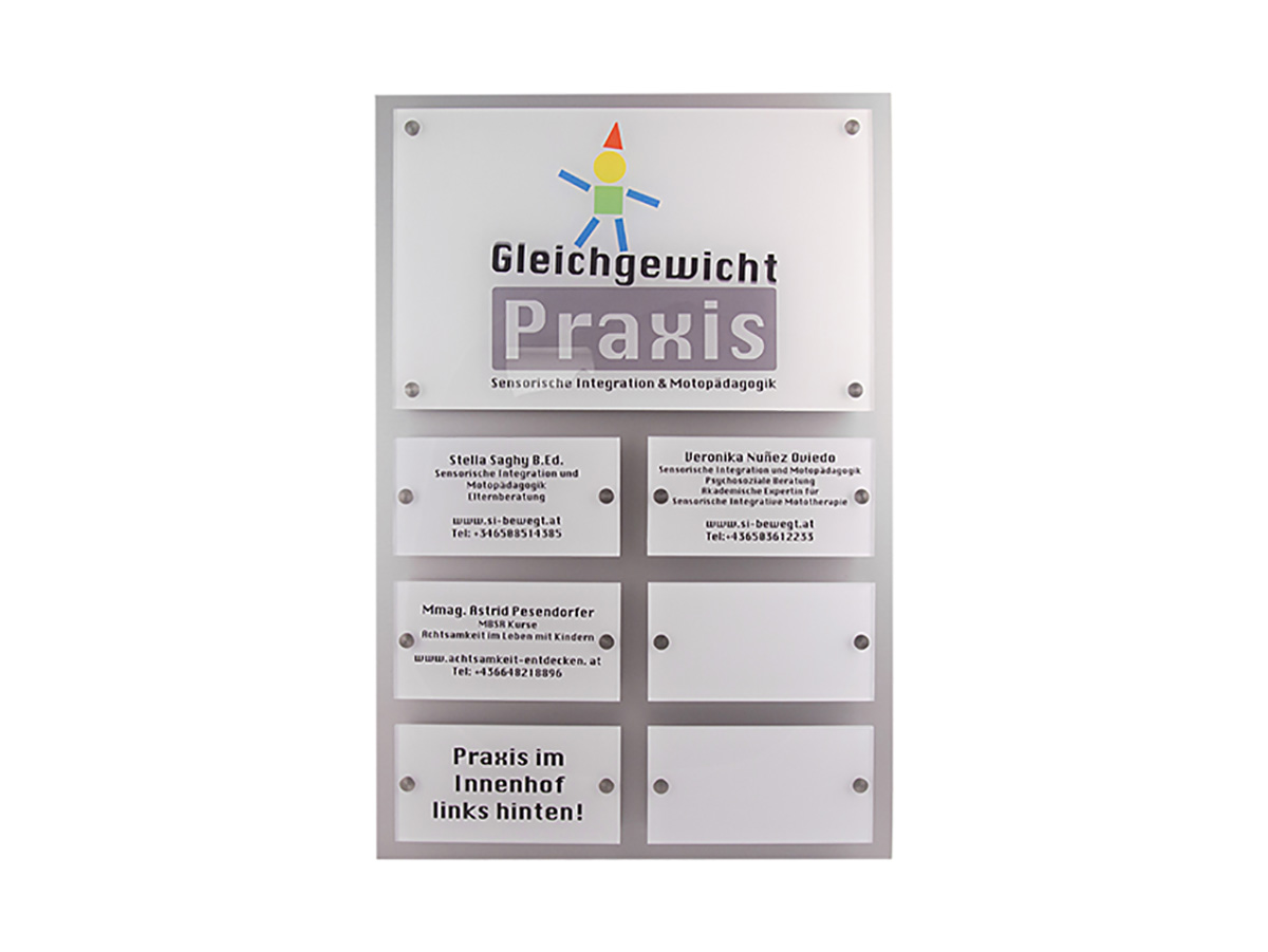 Systemschild - Acryl mit Digitaldruck auf Aluminium Grundplatte - Karas Schildermanufaktur