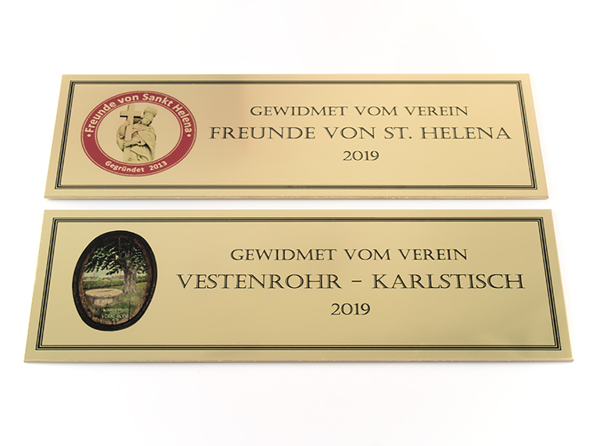 Firmenschild - Messing poliert mit Digitaldruck - Karas Wiener Schilderwerkstatt